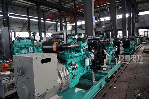 發(fā)動(dòng)機(jī)機(jī)油桶CF-4、15W-40分別是指什么