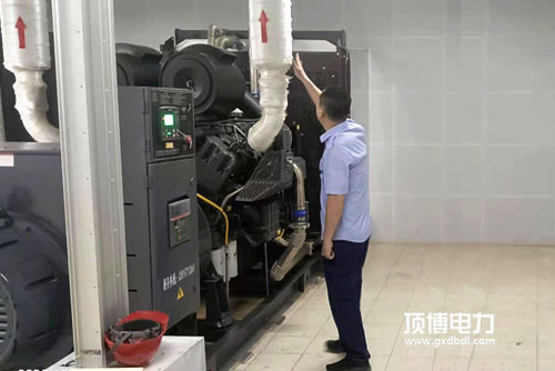 柴油發電機組突然冒白煙，專業廠家來幫忙